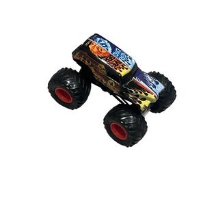 Monster Jam 1:64 Diecast  Grave Digger Split Fire And Ice Truck Exclusive